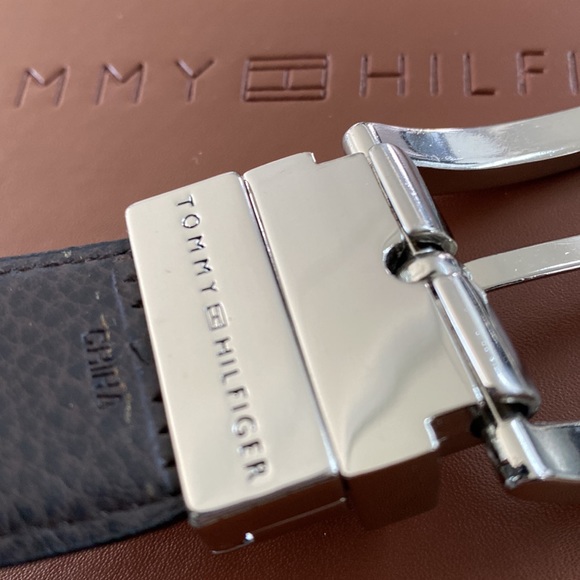 Tommy Hilfiger Easy Reversible Belt with Gift Box, Black / Brown 48” - Picture 5 of 16